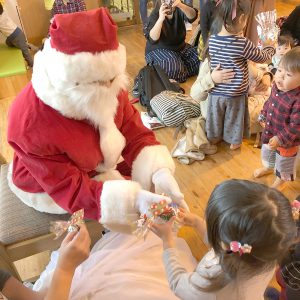 所沢市のあかね保育園のあそぼう会のクリスマス会の画像